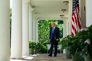 «Кто это сделал?»: Трамп разозлился на рабочих из-за повреждения каменной кладки Белого дома