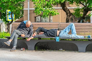 Постньюс узнал мнение жителей Подмосковья о запрете продажи алкоголя во дворах