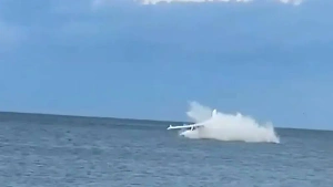 Самолёт рухнул в море рядом с пляжем в американской Северной Каролине