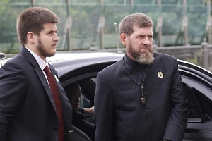 17-летний Адам Кадыров замечен в составе делегации России на переговорах с ОАЭ