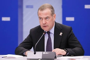 Путин наградил Медведева орденом в его 60-летний юбилей