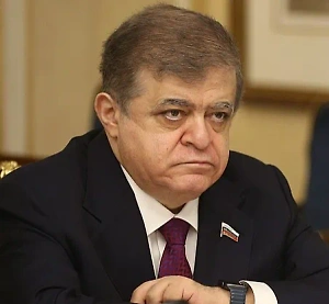 Бесполётная зона над Украиной — это вопрос очень сложный и опасный. А кто её будет соблюдать? Сами страны НАТО готовы соблюдать бесполётную зону? Мне кажется, они в своём русофобском мире просто потеряли страх. Хорошо бы взять старые учебники истории почитать, чем для Польши заканчивались вылазки против России.