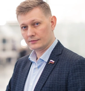 Поддержка пенсионеров, особенно тех, кто отдал десятилетия своей жизни тяжёлому труду в таких жизненно важных отраслях, как угольная промышленность, должна стать не просто приоритетом, а государственной политикой. Это вопрос чести, морального долга и социальной справедливости. Достойная пенсия для них — это не роскошь и не милостыня, а заслуженное признание их вклада, символ уважения к их самоотверженности.