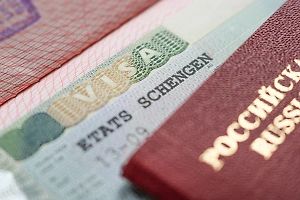 Российским туристам в три раза сократят выдачу шенгенских виз