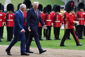 Трамп прошёл впереди Карла III во время смотра почётного караула в Британии