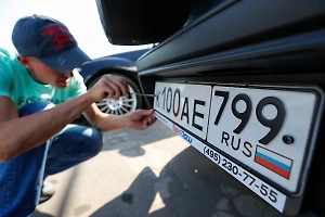 В России могут начать продавать «красивые» госномера на авто. Путин не против