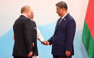 WSJ: Путин, Си и Моди на саммите ШОС показали единство и бросили вызов США
