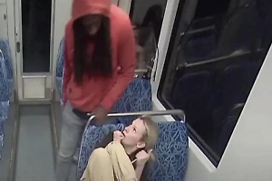 Страшные кадры: Появился момент убийства украинки чернокожим рецидивистом в США