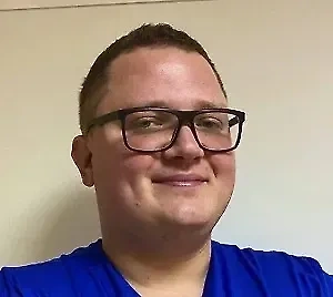 Танцы — это кровообращение, кровоснабжение, физическая нагрузка, которая благотворно влияет на хрящи, связки и суставы в целом. Однако бывают экстремальные танцы, которые могут привести к повреждению связочного аппарата. Поэтому не стоит переусердствовать, хотя те танцевальные номера, что исполняет Газманов, — могут быть полезны, но явно не сохранят ваши суставы. 