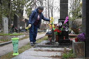 Родительская суббота в сентябре 2025: Можно ли убираться на чужих могилках и когда лучше это делать