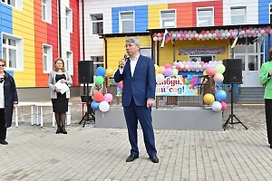 Глава Бурятии дал дельный совет мужчинам: Взяли жён на руки, унесли в спальню и... Работаем!