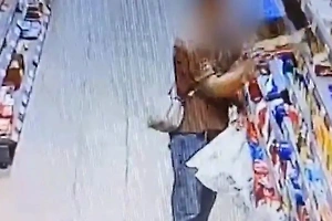 Россиянка за раз похитила более 200 плиток шоколада и съела их