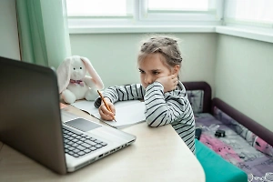 Страсти по домашке: Заслуженный учитель напомнил чиновникам и коллегам, что дети — не роботы