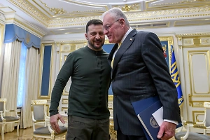 Зеленский предложил Келлогу украинское гражданство и квартиру в Киеве