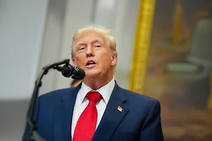 Новый торговый удар США: Трамп объявил о тарифах на мебель, грузовики и фарму