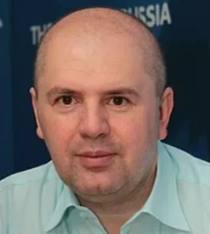Результаты выборов в Молдове нечестные. Население страны ведь не спрашивают. Население не спрашивают, его ставят перед фактом. Никого не интересует, что думает по этому поводу население. Всё дальше от России и ещё ближе к Европе. Как и было. Они будут стремиться к тому, чтобы Россия не могла ничего изменить.