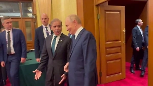 Премьер Пакистана заговорил по-русски на встрече с Путиным