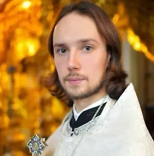 Тем, кто потерял близкого таким образом, хочу сказать: Церковь разделяет вашу боль и предлагает пути поддержки. Вы можете молиться дома простыми словами: «Господи, упокой душу раба Твоего, прости ему всё вольное и невольное». С благословения священника допустимо читать особую молитву преподобного Льва Оптинского об умершем без покаяния. В память о близком полезно совершить доброе дело, помочь нуждающемуся, подать милостыню. В храме — тихо поставить свечу и помолиться у иконы, хотя записку о церковном поминовении подать нельзя.