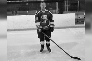 В Москве хоккеист умер прямо во время матча