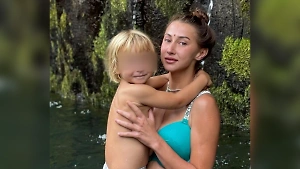 Ничего не понимает: У россиянки, бросившей ребёнка в Таиланде, заподозрили помутнение рассудка