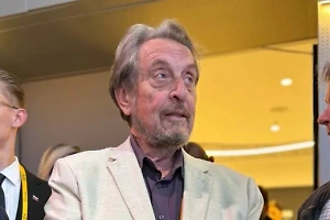 Отца Илона Маска обвинили в сексуальном насилии над собственными детьми и пасынками