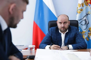 Телефоны сдавать! Самарский губернатор отругал чиновников за «перехихикивания»