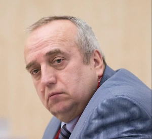 Будет продвижение, закрепление и дальнейшее выдавливание противника с учётом стоящих перед вооружёнными силами задач по освобождению русских людей, по демилитаризации территории Украины &lt;...&gt; И в последующем денацификация уже на тех территориях, где останутся граждане, чтобы показать людям сущность режима Зеленского.