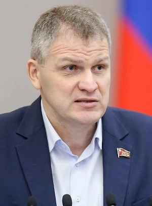 Не думаю, что за неимением возможности купить электронную сигарету люди будут курить какие-то собранные подпольно устройства. Вряд ли эта инициатива может привести к такому, учитывая, что контроль будет на всех уровнях, начиная от таможни и заканчивая остальным. Когда полицейский не будет разбираться, что там, как запрещено, значит, человек, который с этим связан, будет привлекаться к ответственности.