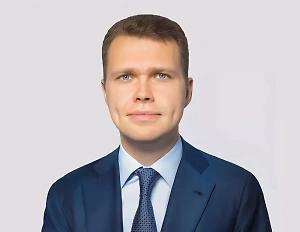 Даже если температура воздуха кажется благоприятной, почва может быть ещё недостаточно прогрета для посадок. Кроме того, раннее начало работ может привести к тому, что растения, высаженные слишком рано, пострадают от возвратных заморозков, которые в центральной России не редкость даже в апреле.