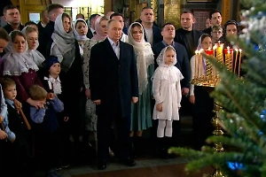 Владимир Путин встречает Рождество в храме Георгия Победоносца