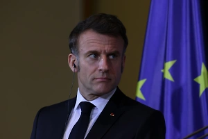 Politico: Отставка премьера Франции Лекорню погружает Макрона в хаос