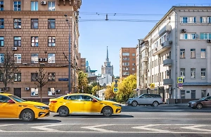 Около ста тысяч машин такси не смогут заменить из-за закона о локализации