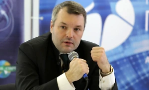 Смотря где и кого будут шокировать детали сделки. Если Россия будет заключать сделку, подписывать договор — важно с кем это будет. Для начала, если подписывать договор о том, что не будет ликвидирован нынешний режим на Украине, а это означает, что не будет выполнена цель, поставленная президентом Путиным, — это многих шокирует в России.