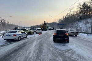 Во втором массовом ДТП за утро во Владивостоке столкнулись 13 машин