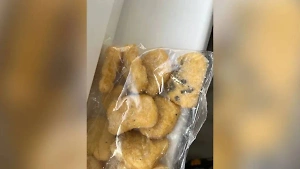 Гнилые наггетсы из фирменного магазина попались москвичу на Рублёвке