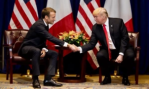 Макрон собрался убедить Трампа не быть слабым с Путиным