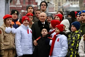 Путин поручил создать экспозицию об успехах молодых учёных в центре «Россия»