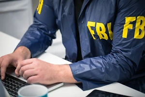 В США уволили группу агентов ФБР, расследовавших тайное влияние «руки Кремля»