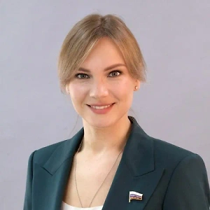 Предоставление федеральных льгот и социальных программ — это сложный вопрос. Даже хорошие идеи не всегда или не сразу могут быть реализованы из-за нехватки средств в бюджете или нужных ресурсов, таких как оборудование, особенно в отдалённых регионах. Можно рассматривать локальные решения, но всё зависит от того, есть ли возможности у региона