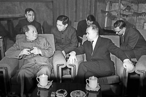 Меню с подписью Мао Цзэдуна продали на аукционе в США за $275 тысяч