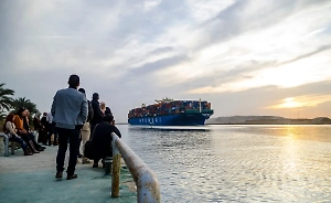 Доставка товаров через главные мировые судоходные каналы оказалась под угрозой срыва