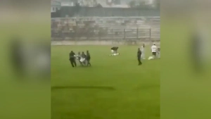 Молния лишила жизни бразильского футболиста прямо на поле