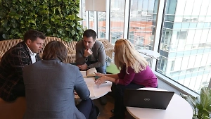 Золотые кадры: Кому больше всего повысят зарплату с 1 января и сколько составит прибавка