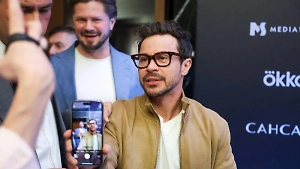 Деревянко на фоне криптоскандала снял картины в офисе бизнес-партнёра