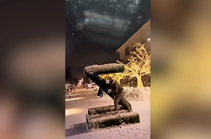 Пьяный красноярец избил инсталляцию в виде буквы Z, но извинения не заставили себя ждать