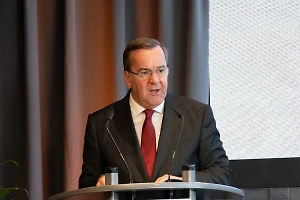 Во Франции пришли в ужас из-за жутких заявлений министра обороны ФРГ о войне с Россией