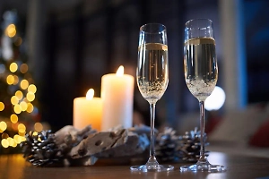 Врач посоветовала заменить шампанское на Новый год другим напитком одной категории людей