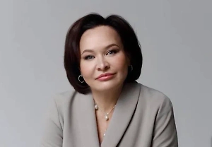 Директор лагеря, в котором заболели снятые с поезда дети, жёстко прошлась по матери погибшей девочки