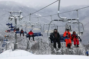 Трассы на курортах "Роза Хутор" и "Красная Поляна" закрыли из-за шторма в Сочи