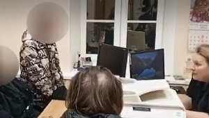 Подростки в Пскове захотели посмотреть на тающий снег, кинув его в Вечный огонь